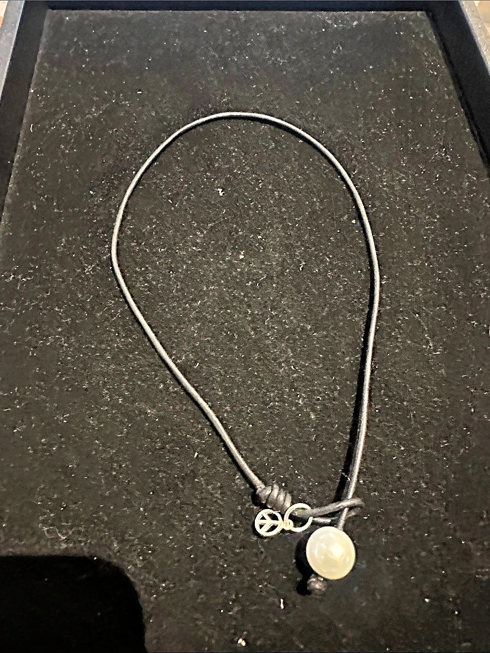 Black Cord Pendant Necklace with Pearl and peace sign